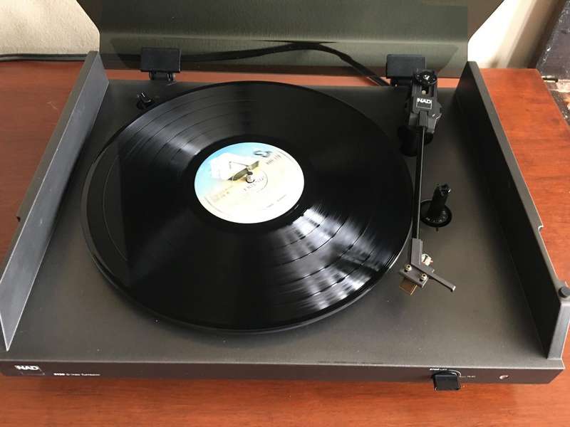 NAD 5120 Turntable