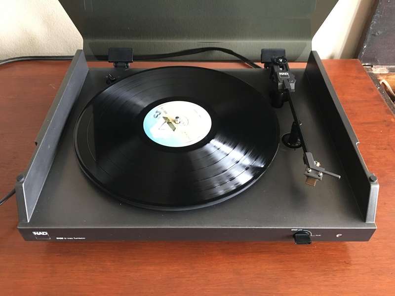 NAD 5120 Turntable