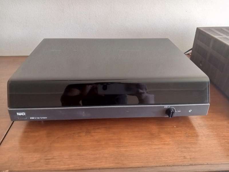 NAD 5120 Belt Drive Turntable