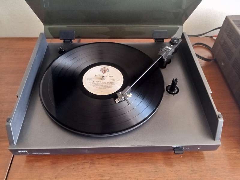 NAD 5120 Belt Drive Turntable