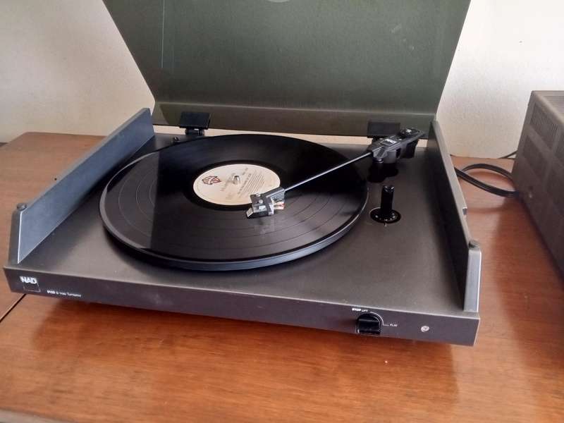 NAD 5120 Belt Drive Turntable