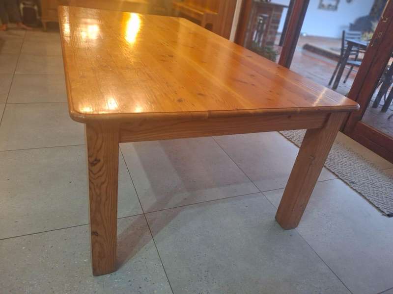 8 Seater Oregon Pine table with chairs