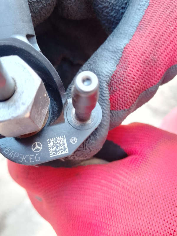 OM642  Original fuel injector