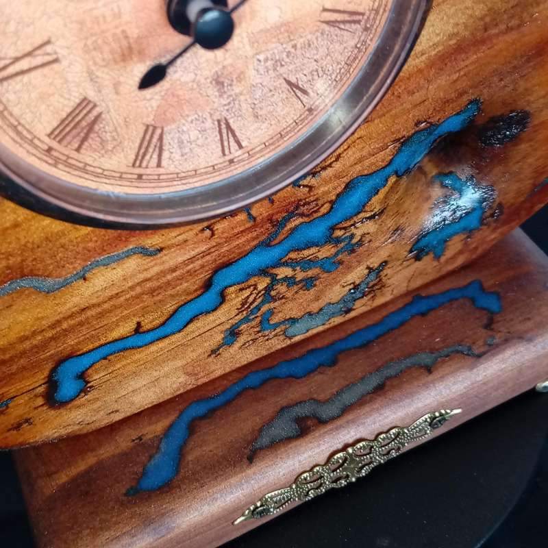 Desk clock