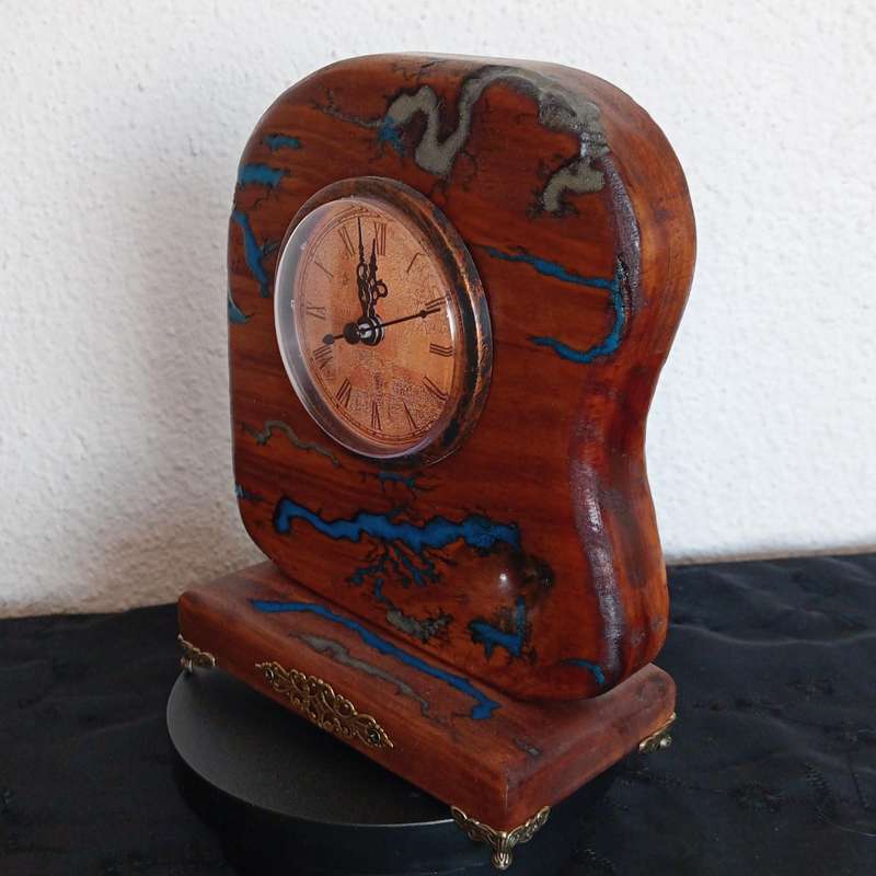 Desk clock