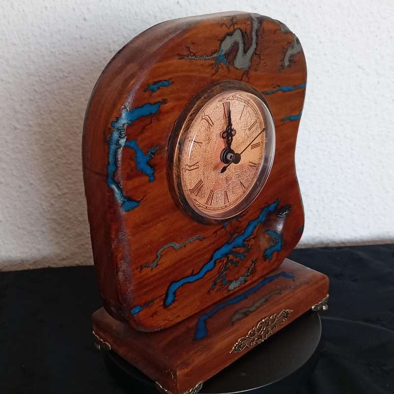 Desk clock