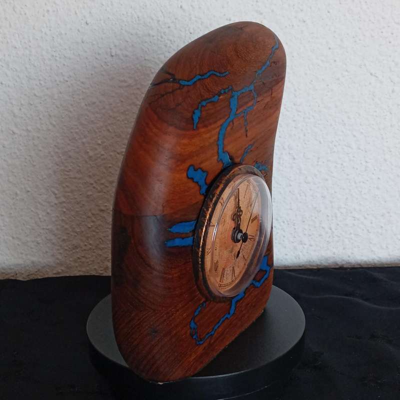 Desk clock