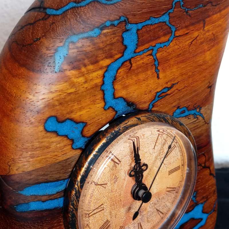 Desk clock