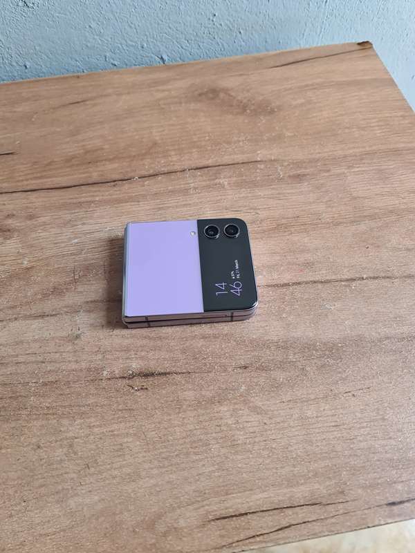Samsung Galaxy Z Flip 4 5G 256GB Pre owned Graphite