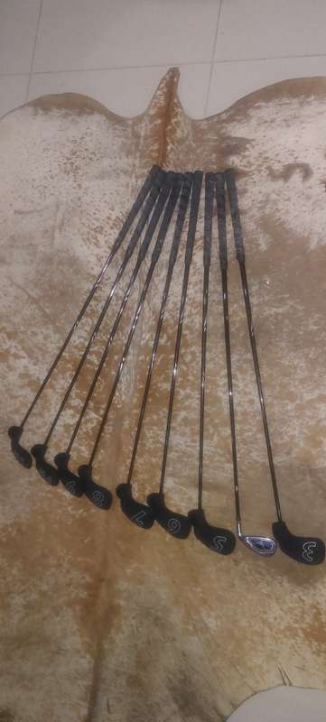 FEARLESS TOUR IV GOLF CLUBS WITH NEOPRENE INDIVIDUAL COVERS NO. 4 CLUB HEAD BROKE SEE PICS