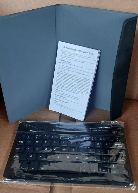 VOIA WIRELESS KEYBOARD IN A MAGNETIC CASE