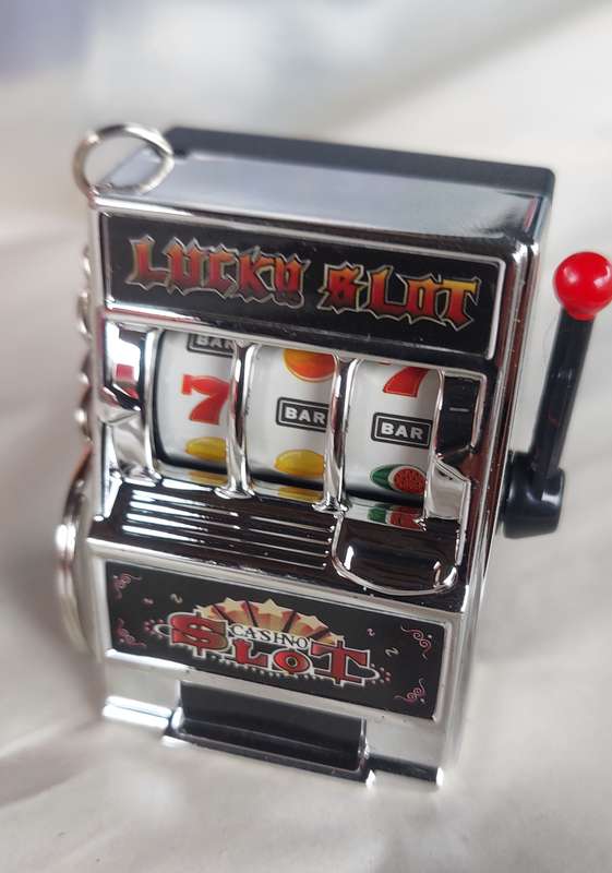 SLOT MACHINE KEY HOLDER WORKS