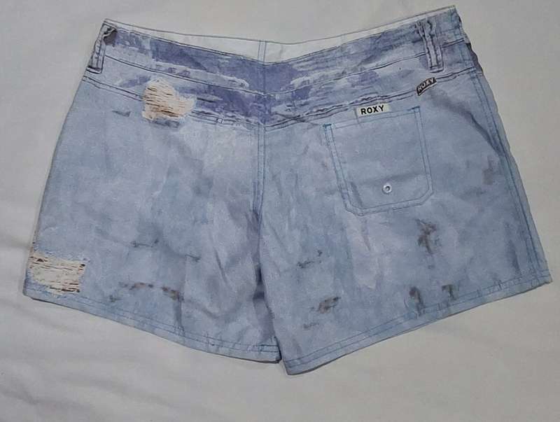 LADIES ROXY BOARD SHORTS SIZE SMALL 36