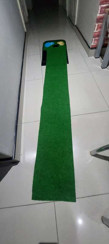 SPALDING TRU PUTT PRO GOLF ACCESSORIES PUTTING MAT WITH RETURN BALL FEATURE