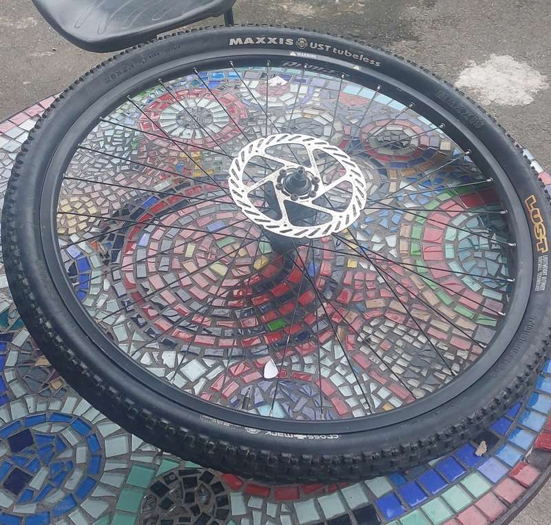 SHIMANO ALLUMINIUM RIM WITH TYRE AND DISC BRAKE SIZE IN PICTURES