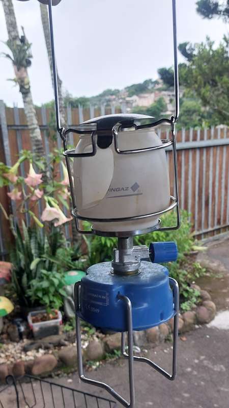 PORTABLE GAS LAMP GLASS IS BROKEN SEE PICTURES