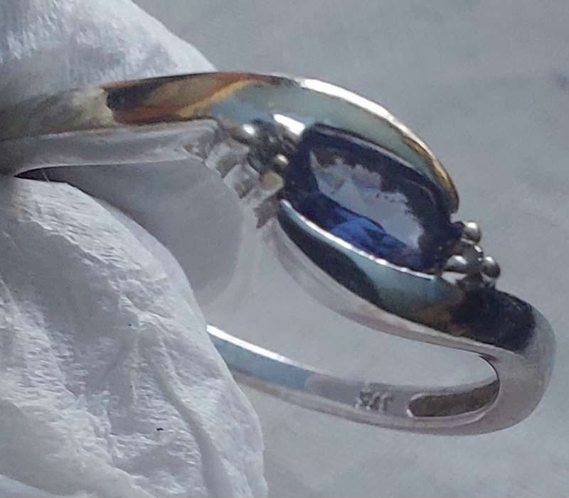 9CT 375 STAMPED WHITE GOLD TANZANITE WITH 2 DIAMONDS RING