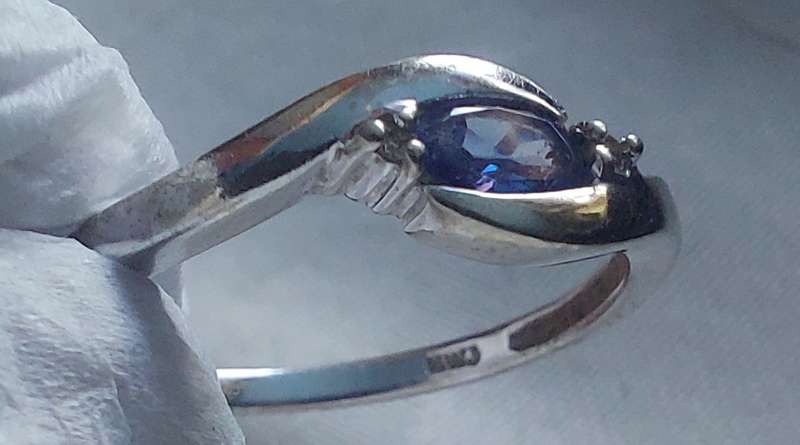 9CT 375 STAMPED WHITE GOLD TANZANITE WITH 2 DIAMONDS RING