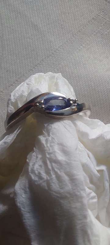 9CT 375 STAMPED WHITE GOLD TANZANITE WITH 2 DIAMONDS RING