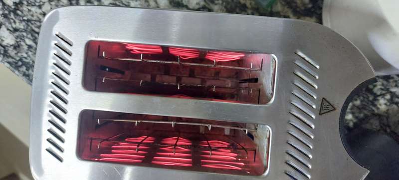 RUSSEL HOBBS 2 SLICE TOASTER STAINLESS STEEL