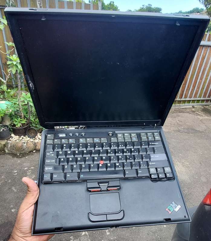 VINTAGE IBM LAPTOP COMPUTER SOLD AS SCRAP