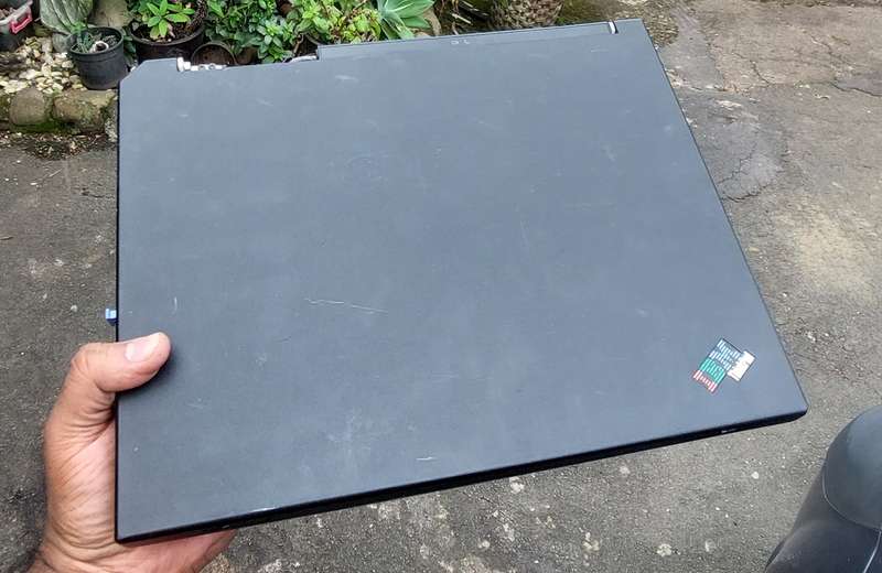 VINTAGE IBM LAPTOP COMPUTER SOLD AS SCRAP