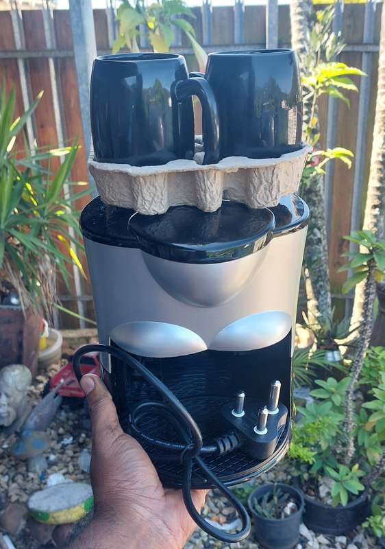 MINI BEAN TO CUP COFFEE MAKER OR TEA INCLUDING MUGS