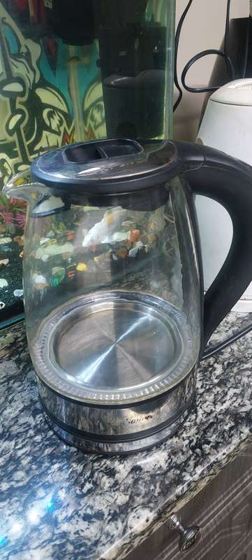 PINEWARE CORDLESS GLASS KETTLE WITH BLUE LED