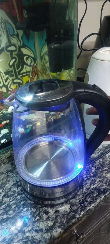 PINEWARE CORDLESS GLASS KETTLE WITH BLUE LED