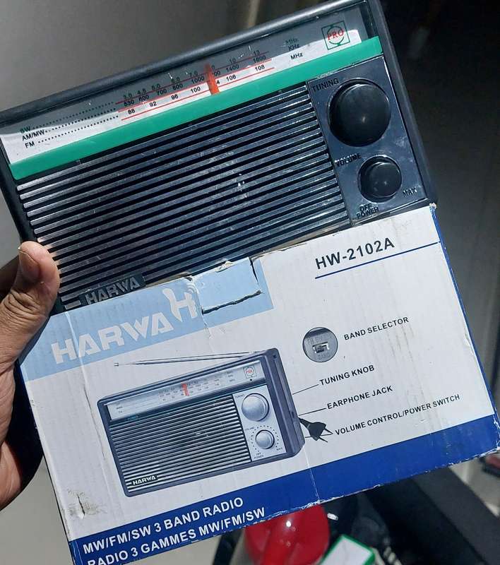 NEW FM RADIO ONLY WORKS WITH BATTERY
