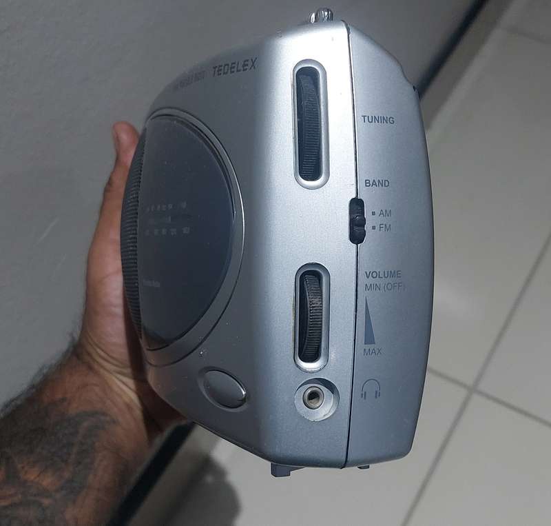 FOR THE COLLECTOR VINTAGE FM RADIO LIKE NEW WORKS PERFECTLY