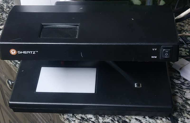 LIKE NEW GHERTZ MONEY DETECTOR WITH MAGNIFY  GLASS WORKS 200%