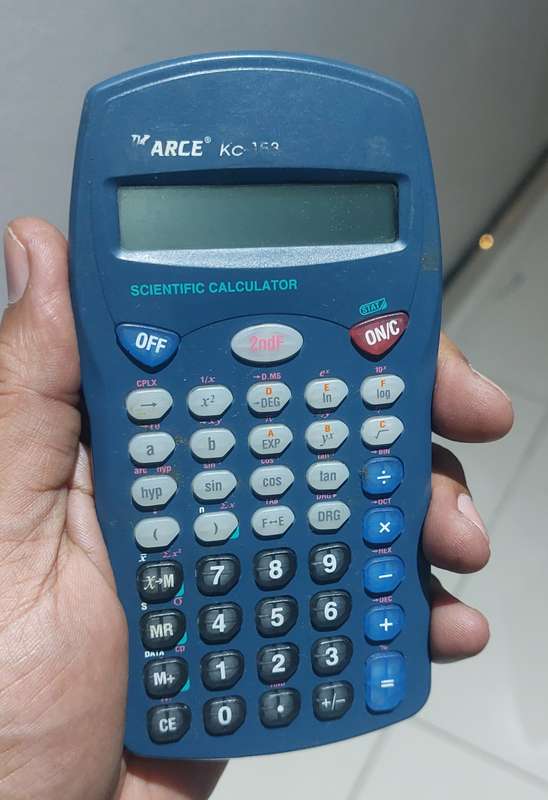 VINTAGE CALCULATOR NO BATTERY TO TEST SELLING AS NOT WORKING