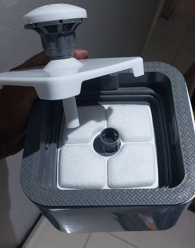 UNWANTED GIFT NEW PET WATER FOUNTAIN NO BOX