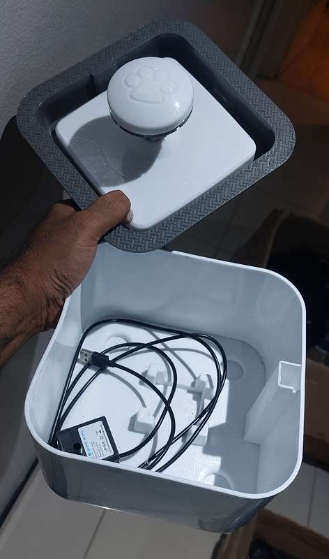 UNWANTED GIFT NEW PET WATER FOUNTAIN NO BOX