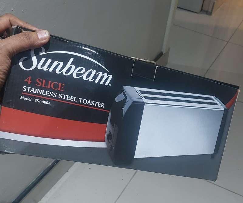 4 SLICE STAINLESS STEEL TOASTER IN BOX