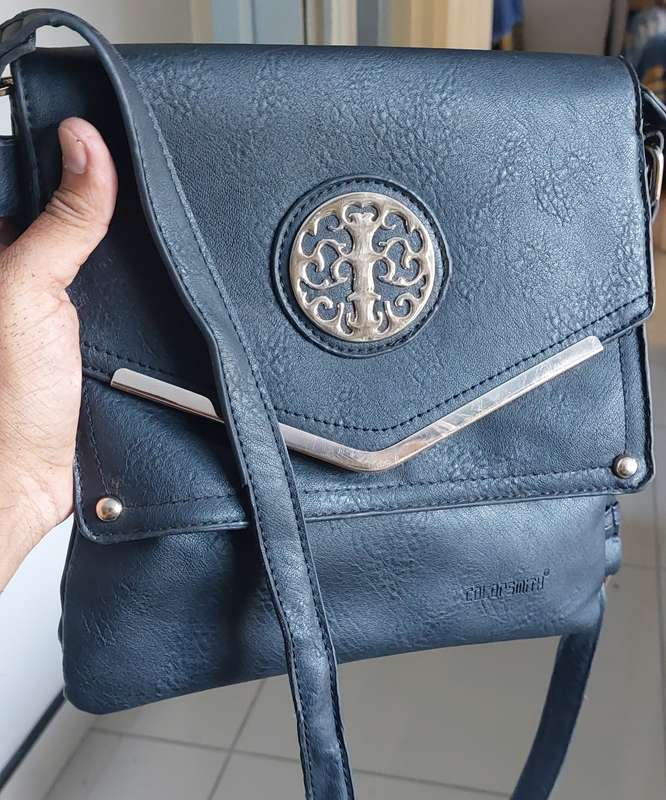 COLORSMITH  SLING BAG