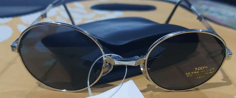UNISEX FOLD UP  SUN GLASSES WITH CASE