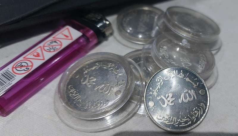 coins in capsule unsure what these are bid for the lot