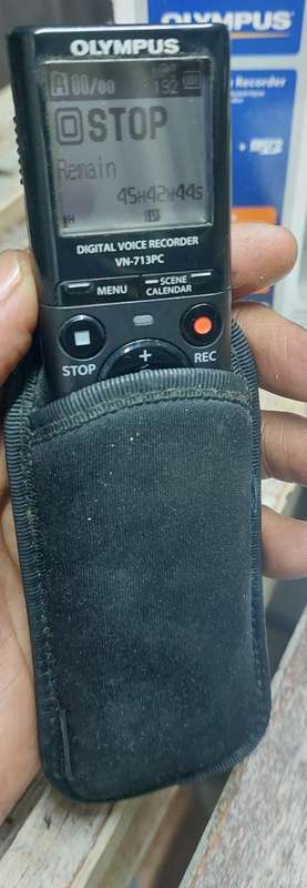olympus vn-713pc digital voice recorder boxed incl pouch battery included.
