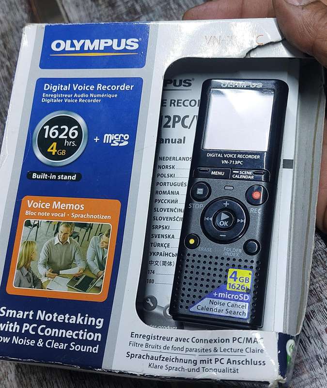 olympus vn-713pc digital voice recorder boxed incl pouch battery included.