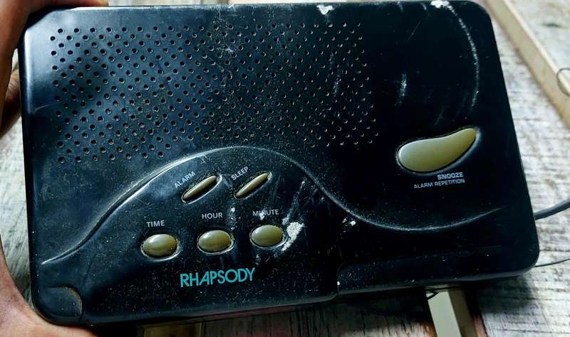 clock radio works perfectly only hour digit faulty see pictures
