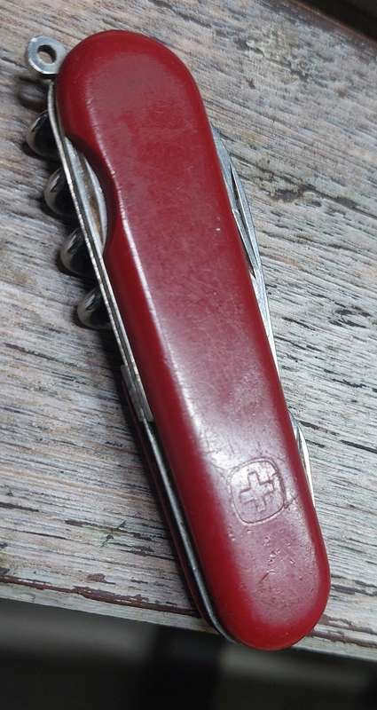 swiss army knife please note tip of big blade is chipped overall awesome condition