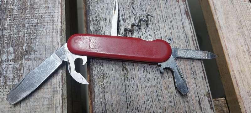 swiss army knife please note tip of big blade is chipped overall awesome condition