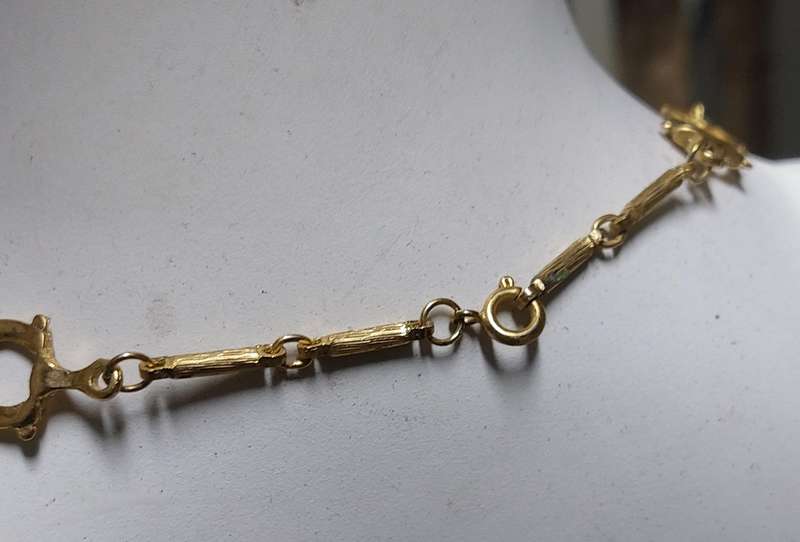 vintage neck chain absolutely stunning unsure of material nice weight.