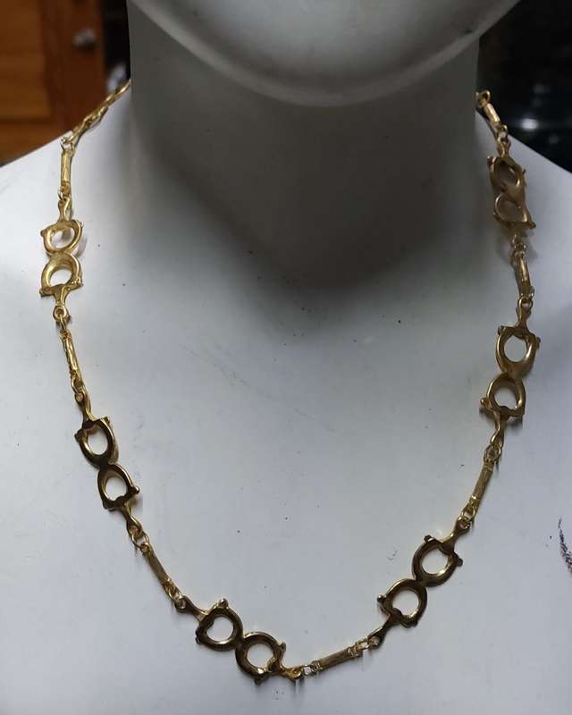 vintage neck chain absolutely stunning unsure of material nice weight.