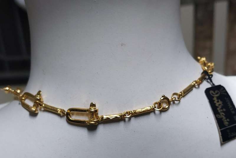 vintage neck chain absolutely stunning unsure of material nice weight.