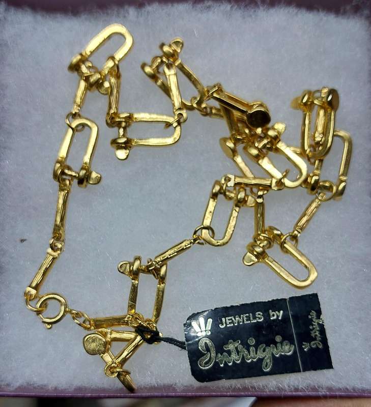 vintage neck chain absolutely stunning unsure of material nice weight.