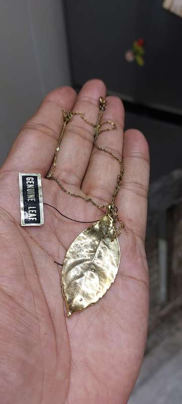 vintage ladies leaf pendant and chain
