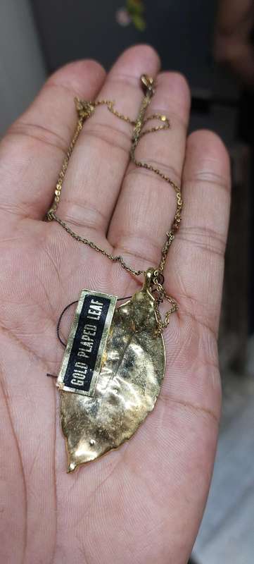 vintage ladies leaf pendant and chain